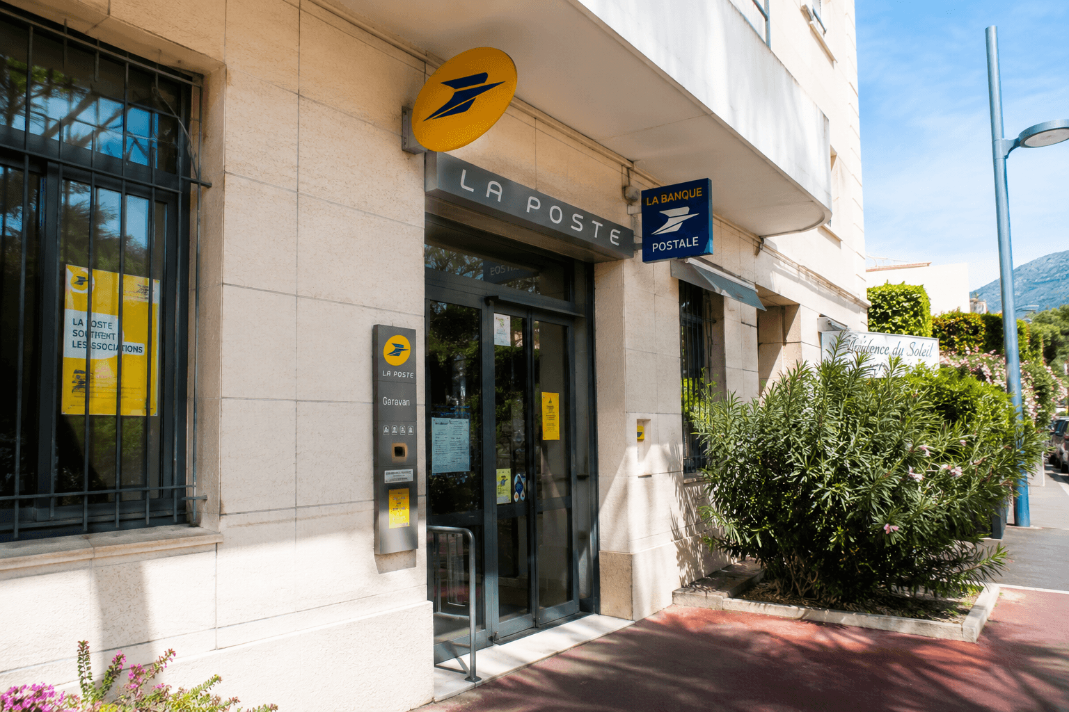 Illustration of La Poste Garavan
